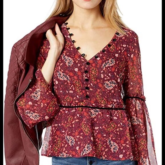 cupcakes & cashmere Tops - Cupcakes and Cashmere Floral Printed Top New